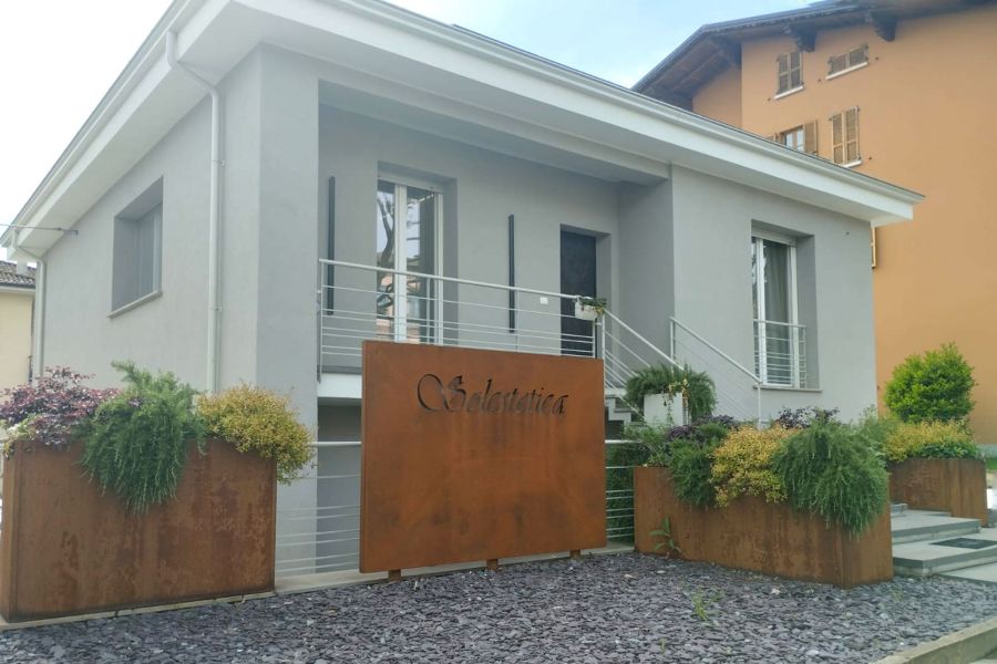 Ristrutturazione con ampliamento e cambio d’uso di un fabbricato abitativo – (Agazzano)